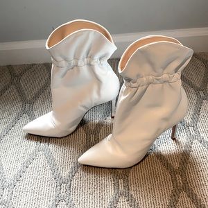 Schutz White Ankle Booties 🔥🔥🔥